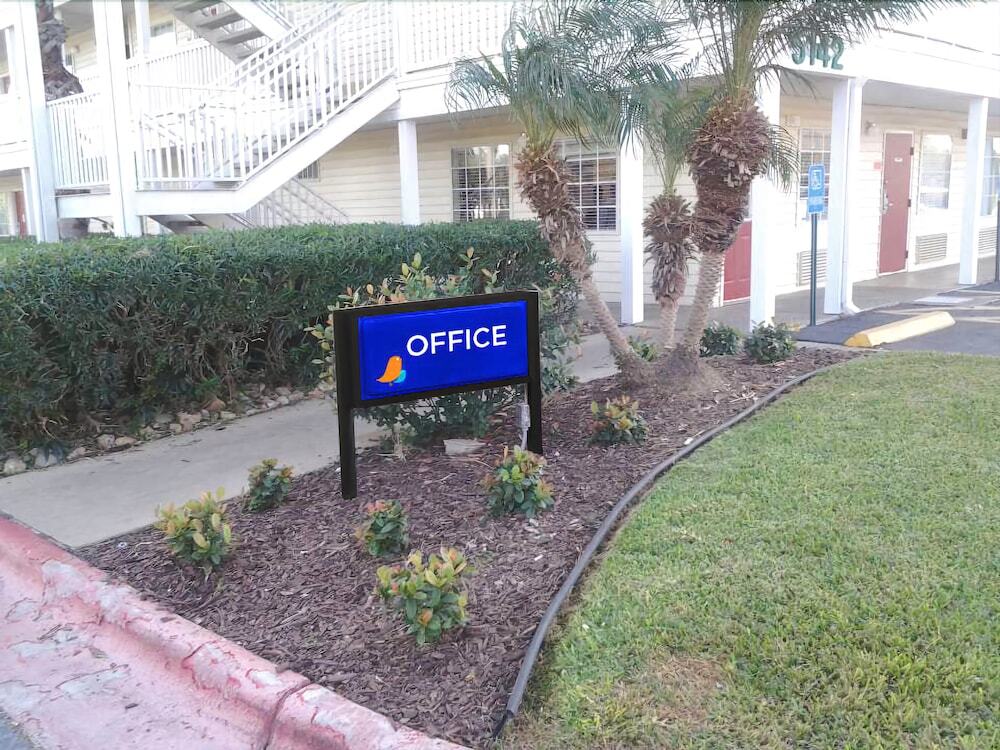 Intown Suites Extended Stay Select Corpus Christi Tx エクステリア 写真